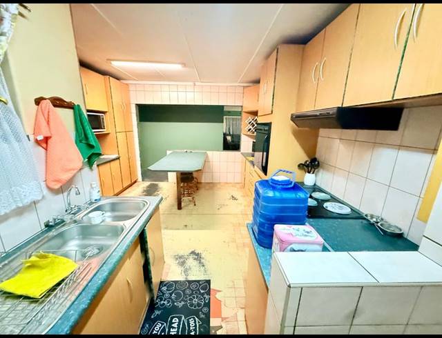 4 BEDROOM HOUSE FOR SALE IN VANDERBIJLPARK CE 2
